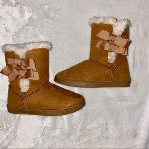 Girls size 12 boots w/ fur/ribbon detail.